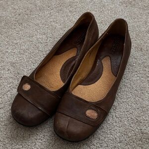 Born Women's Dark Brown Leather Womens Flats size 9
